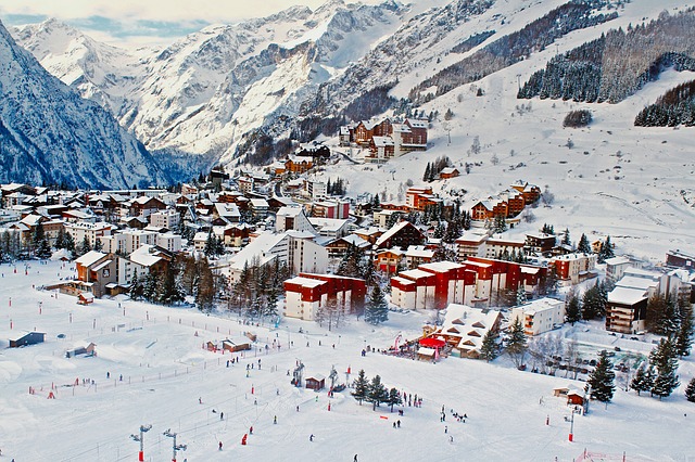 Get a seasonal job working at a French ski resort
