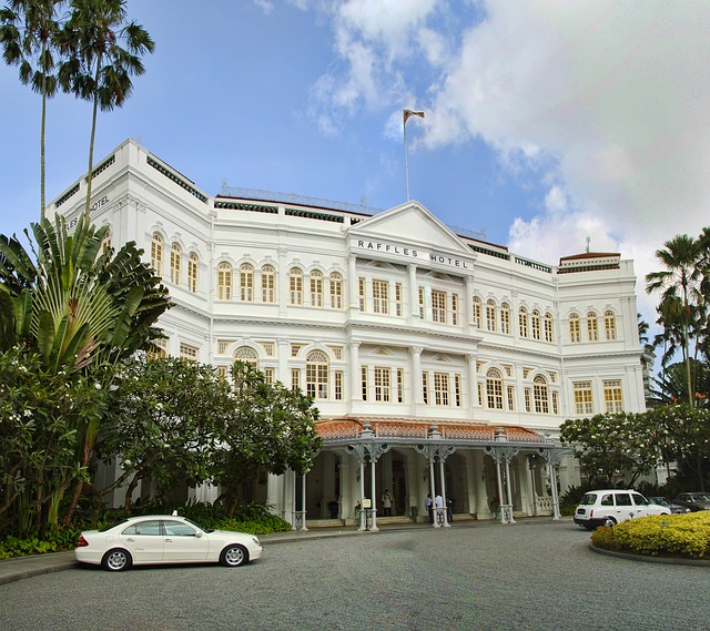 Visit the Raffles Hotel when backpacking Singapore