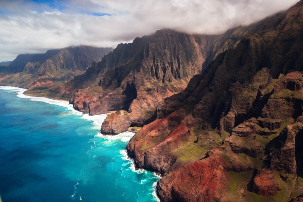 Free Things to do in Kauai - The Kalalau Trail takes you along the Na Pali coast of Kauai from Ke'e beach to Kalalau beach.