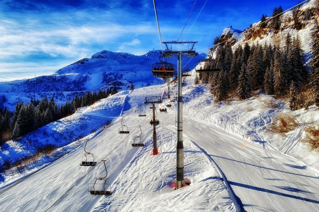 Use your days off to enjoy employee discounts at the ski resort