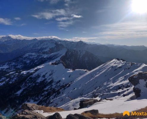 Take in panoramic Himlayan views on the Kedarkantha Summit trek