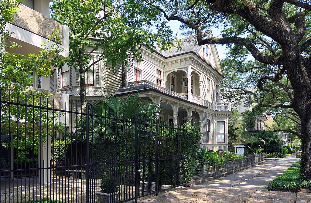 The Garden District is like a huge outdoor museum in New Orleans