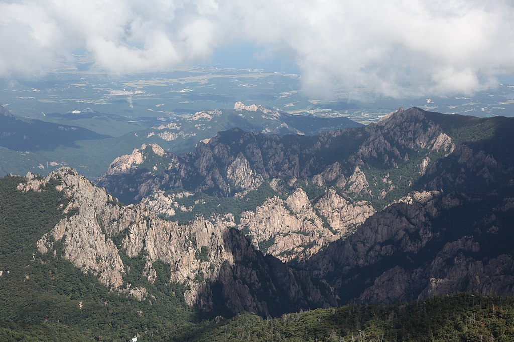 View over the landscape from Daecheongbong