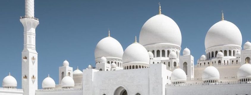 Visit the largest mosque in the United Arab Emirates