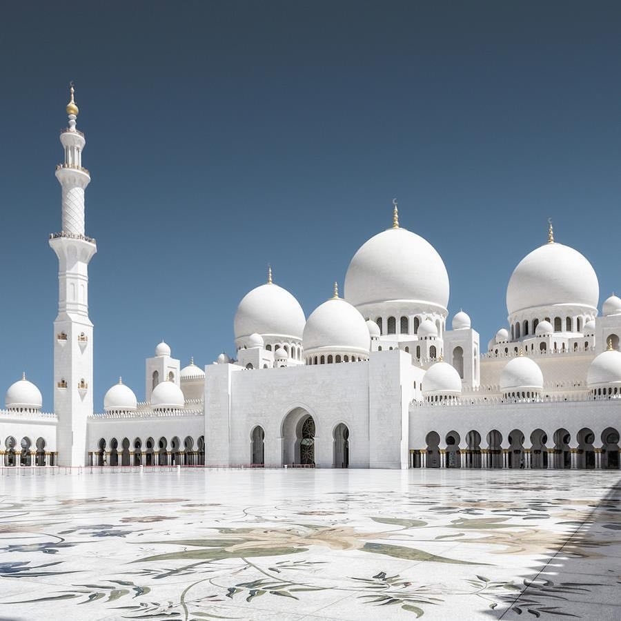 Visit the largest mosque in the United Arab Emirates while spending 48 hours in Abu Dhabi