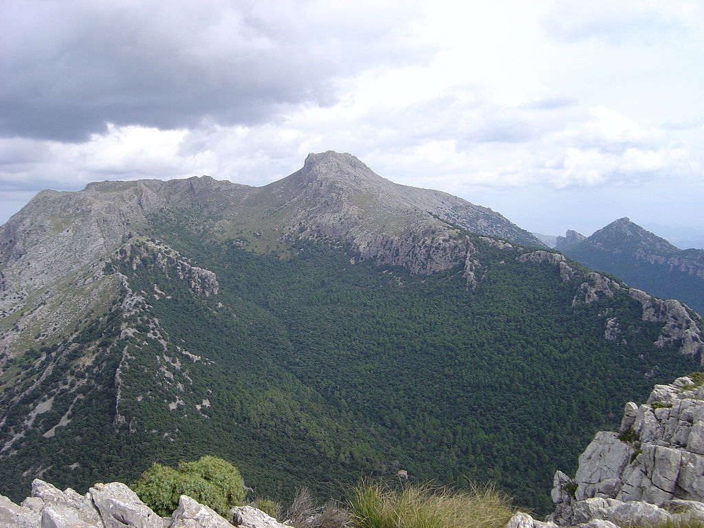 The rolling peaks of Puig de Massanella