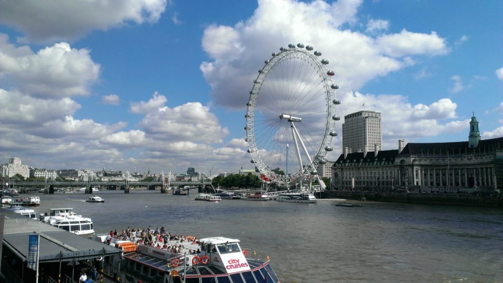 Discover London with a cruise on the Thames River