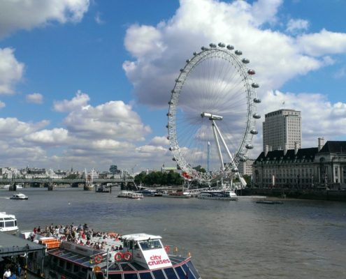 Discover London with a cruise on the Thames River