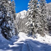 How to stay warm during winter hiking